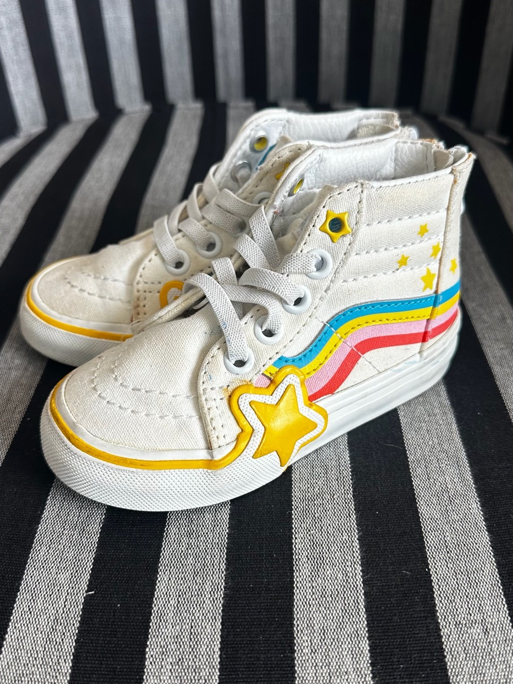 Kids White High-Top Sneakers with Yellow Star & Rainbow Stripes